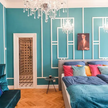 Glamour Frida Apartment *