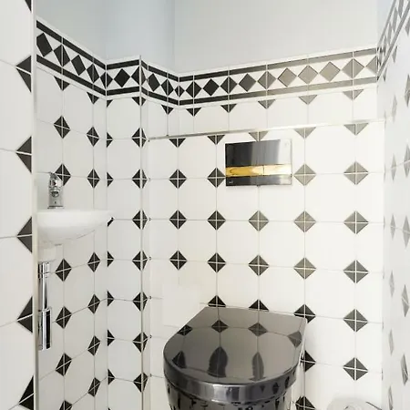 Glamour Frida Apartment *